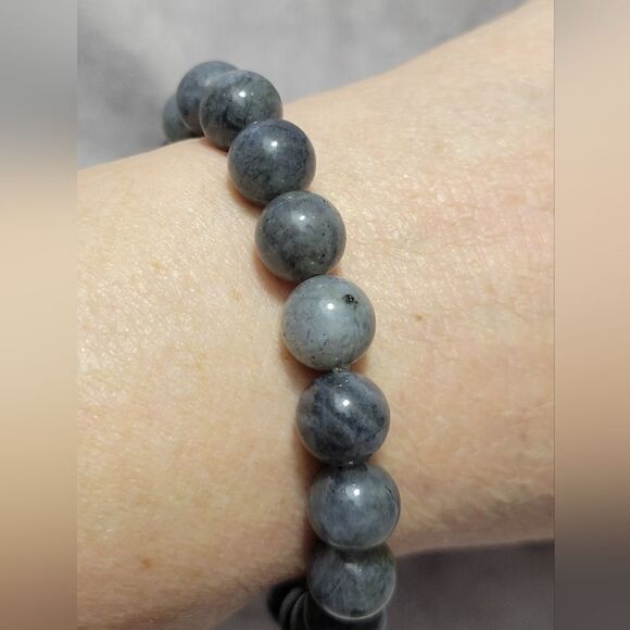 Malagasy Labradorite Beaded Bracelet - Picture 4 of 12